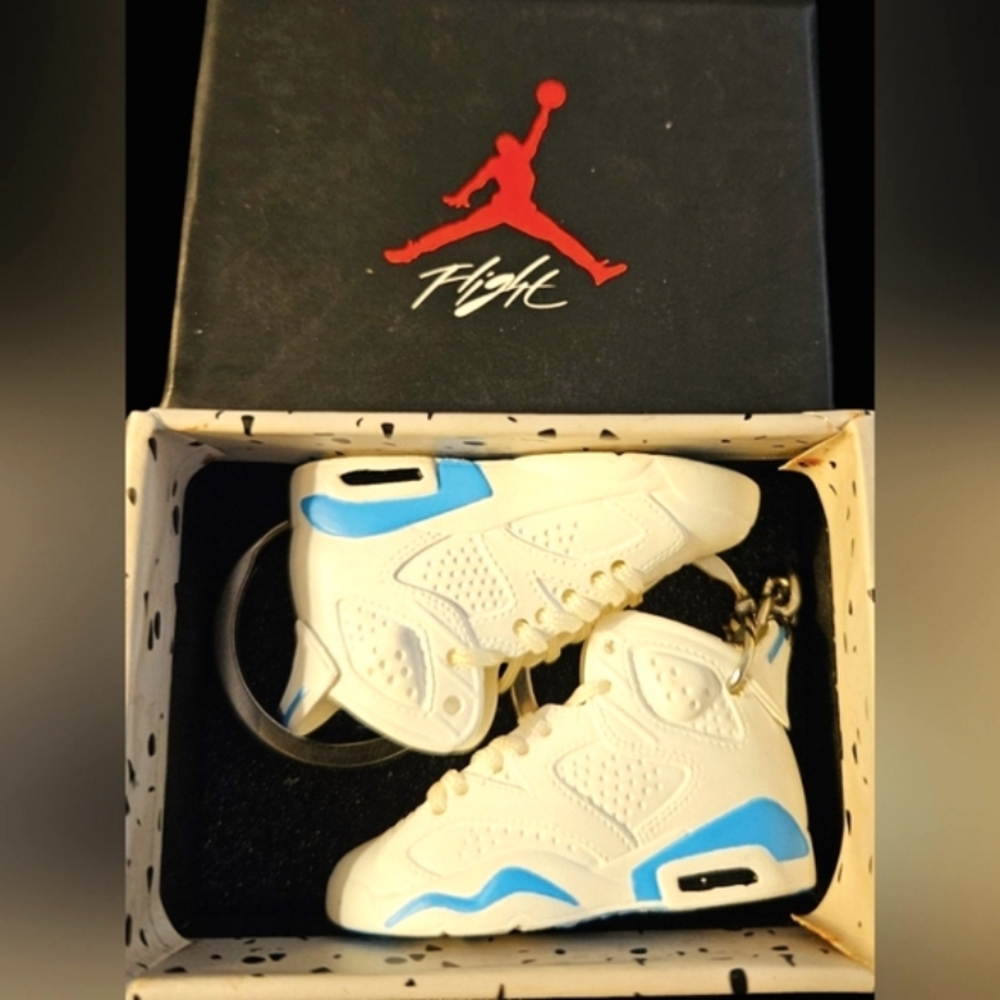 Set of 2 (1 Pair) Custom Nike Shoe Keychains with Nike Box